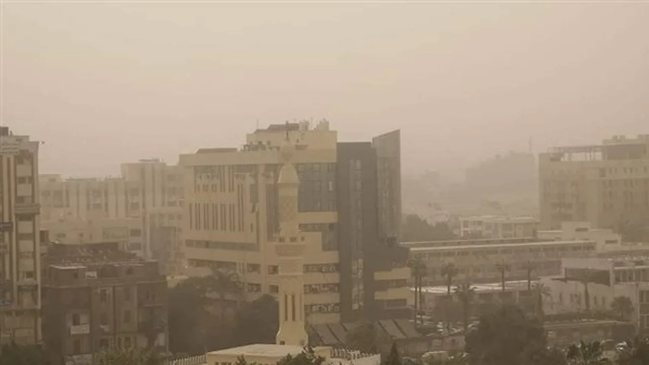 الأرصاد تحذر من رياح مثيرة للرمال والأتربة تضرب مناطق محددة بالمملكة